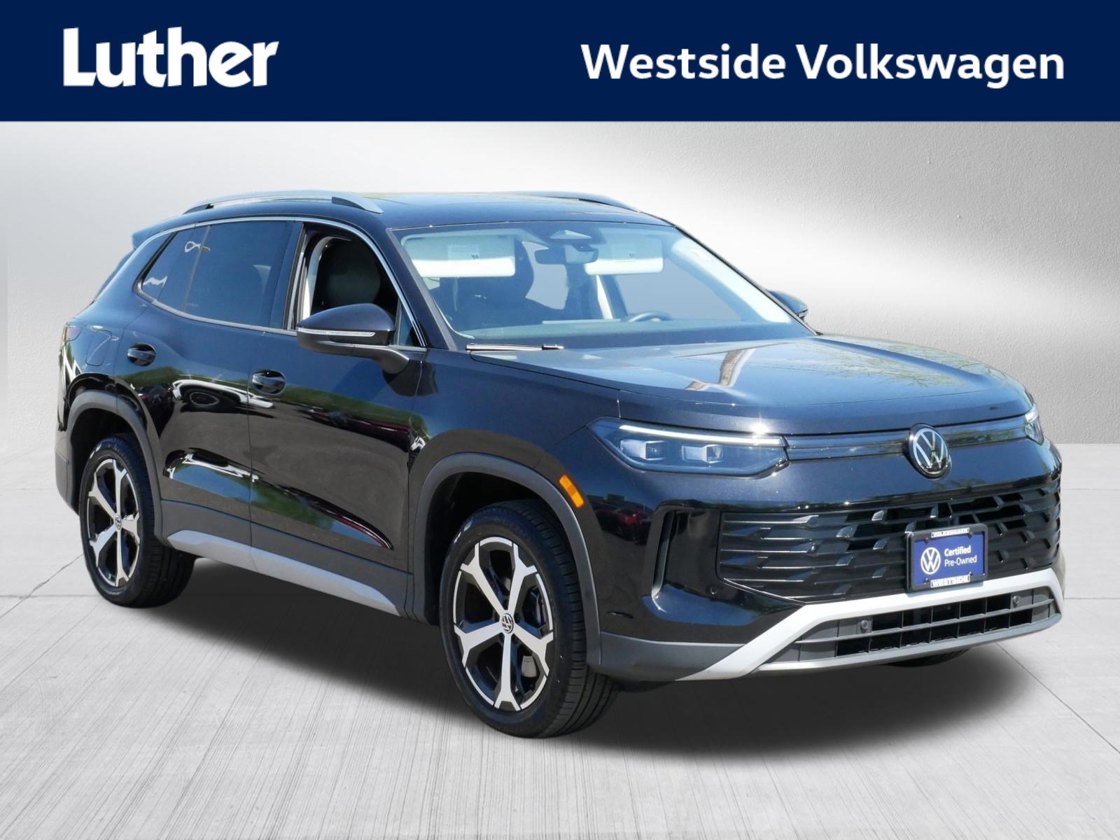 Certified 2025 Volkswagen Tiguan SE w/ Panoramic Sunroof Package AWD/4WD image 1