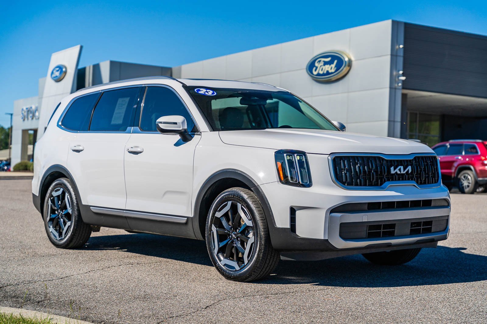 Used 2023 Kia Telluride EX w/ EX Captain's Chair Package