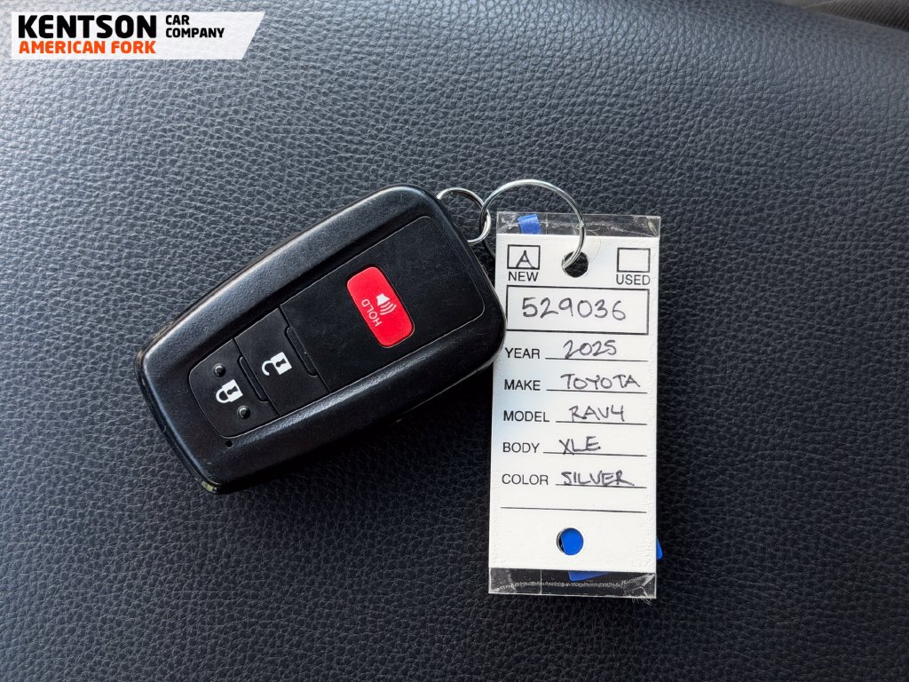 Used 2025 Toyota RAV4 XLE AWD/4WD image 34