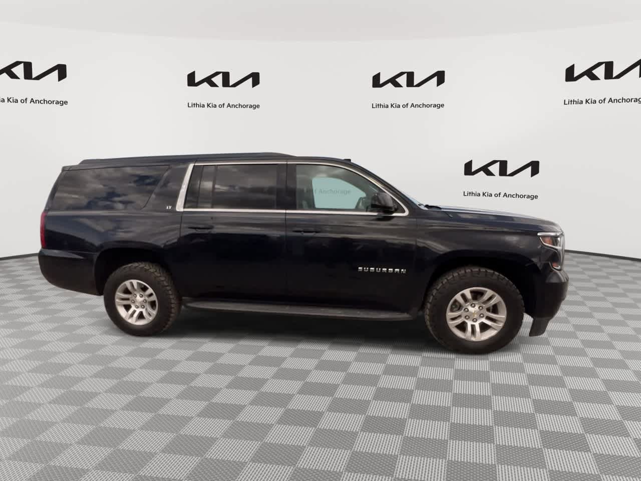 Used 2019 Chevrolet Suburban LT AWD/4WD image 2