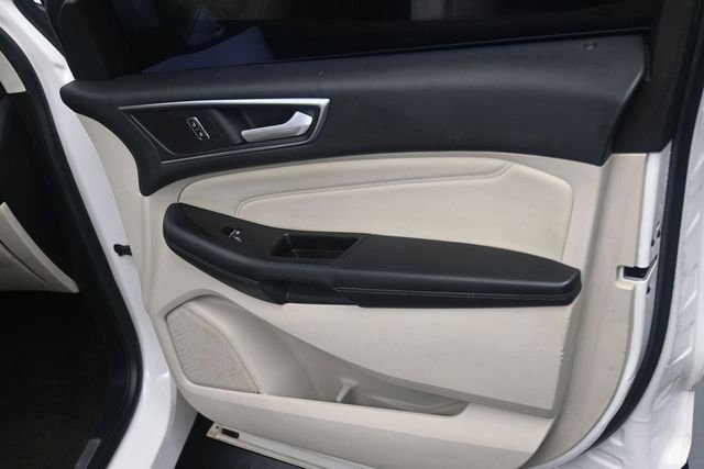 Used 2015 Ford Edge Titanium FWD image 22