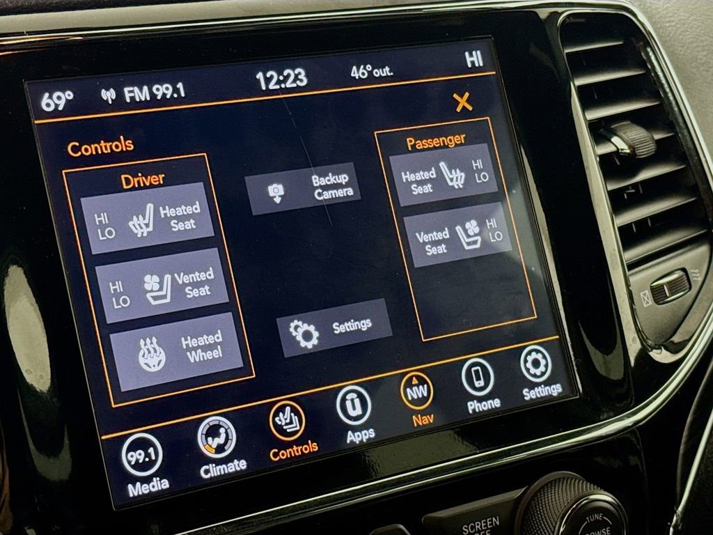 Used 2020 Jeep Grand Cherokee Limited w/ Luxury Group II image 24