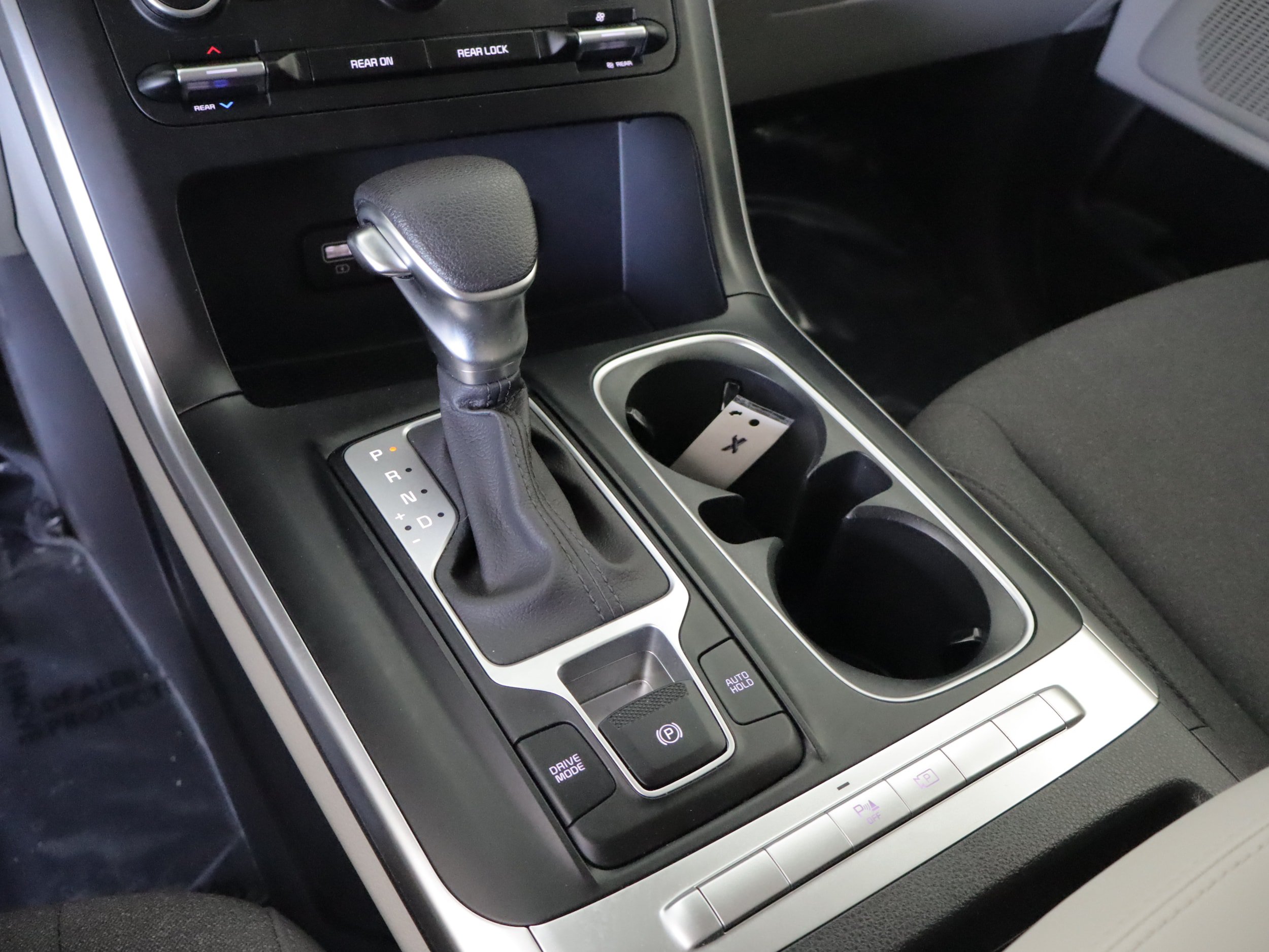 Used 2024 Kia Carnival LX FWD image 13