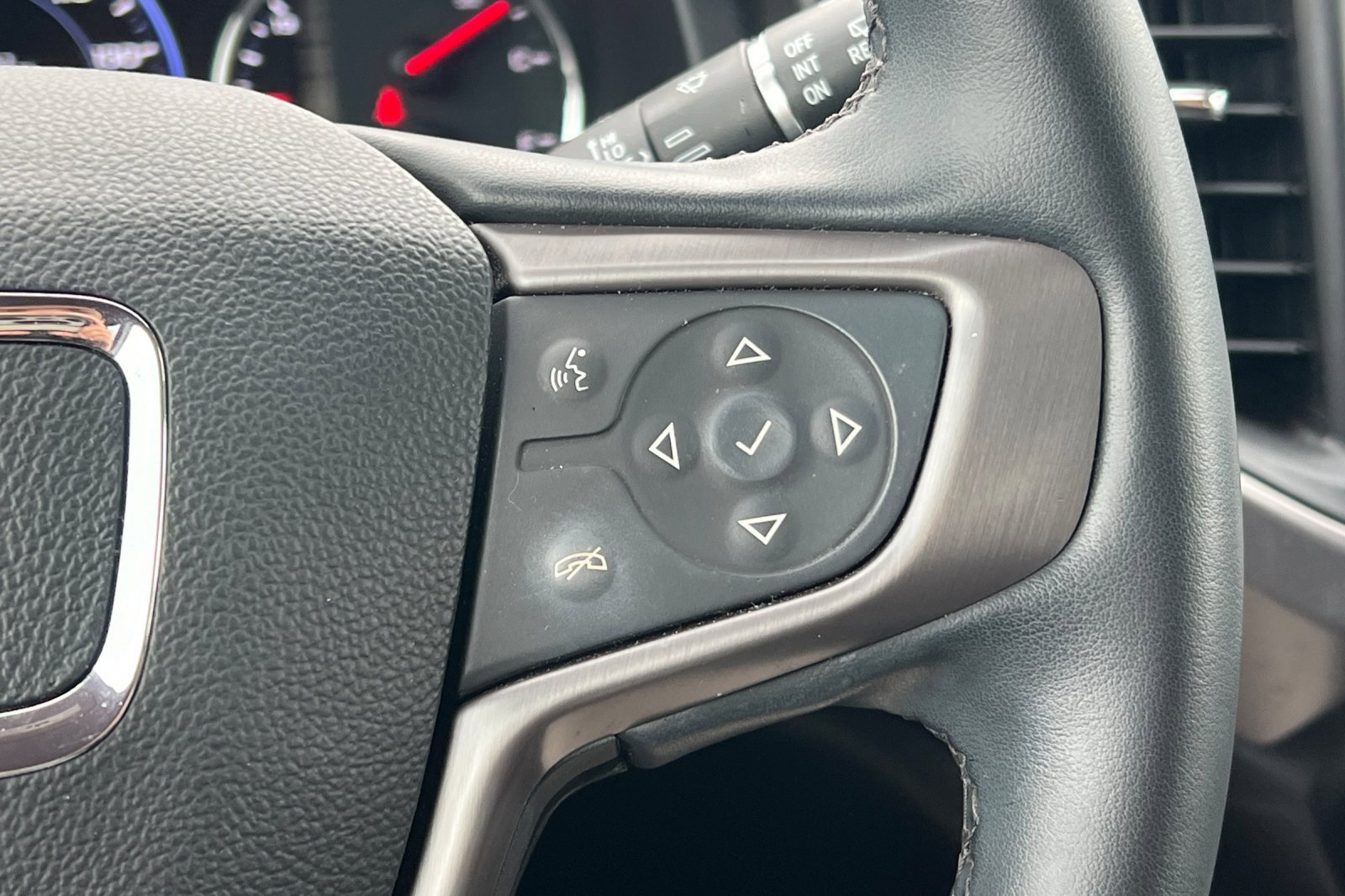 Used 2023 GMC Acadia AT4 w/ Technology Package image 38