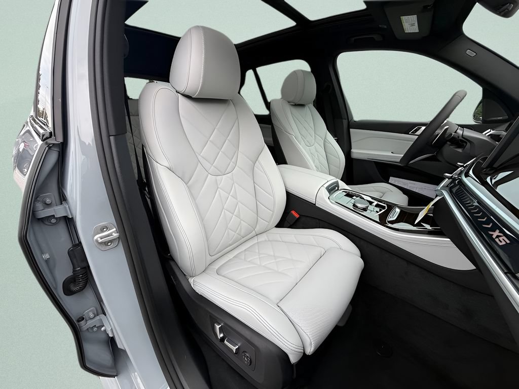 New 2026 BMW X5 xDrive40i w/ M Sport Package AWD/4WD image 25