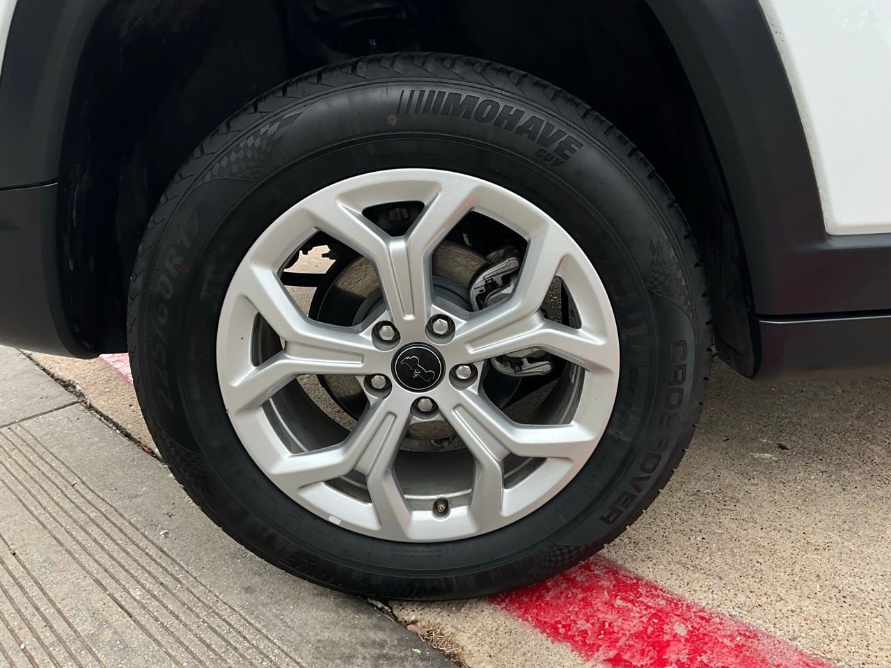 Used 2025 Jeep Compass Latitude image 9