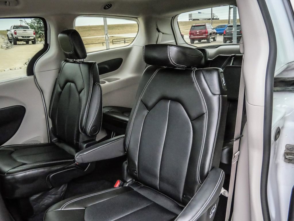 Used 2024 Chrysler Pacifica Touring-L image 22