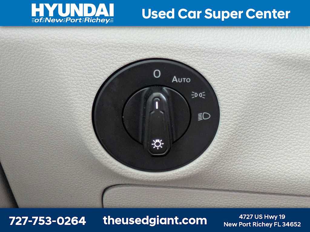 Used 2019 Volkswagen Jetta SEL w/ Cold Weather Package image 28