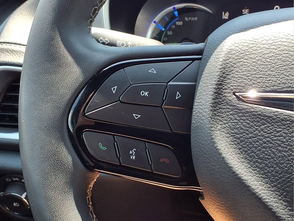 Used 2024 Chrysler Pacifica Limited FWD image 13