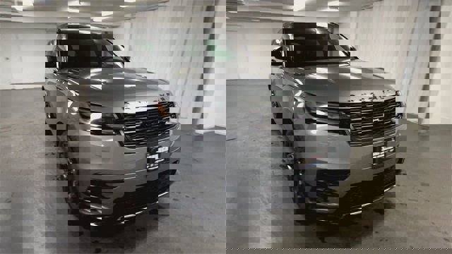 Used 2024 Land Rover Range Rover Velar Dynamic SE image 3