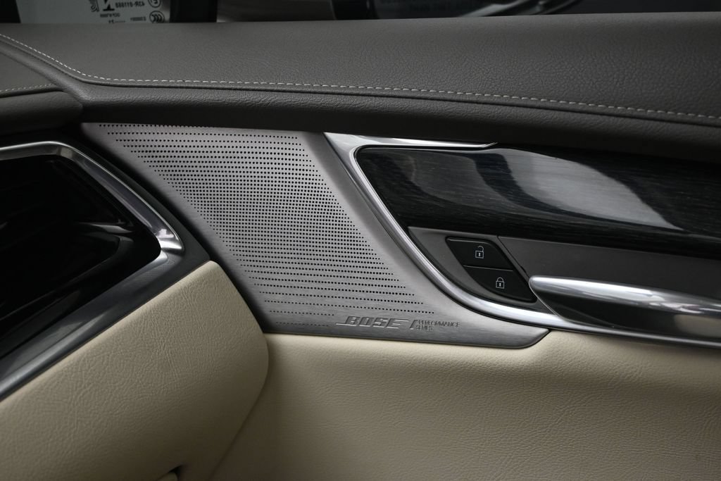 Used 2022 Cadillac XT6 Premium Luxury w/ Technology Package FWD image 18