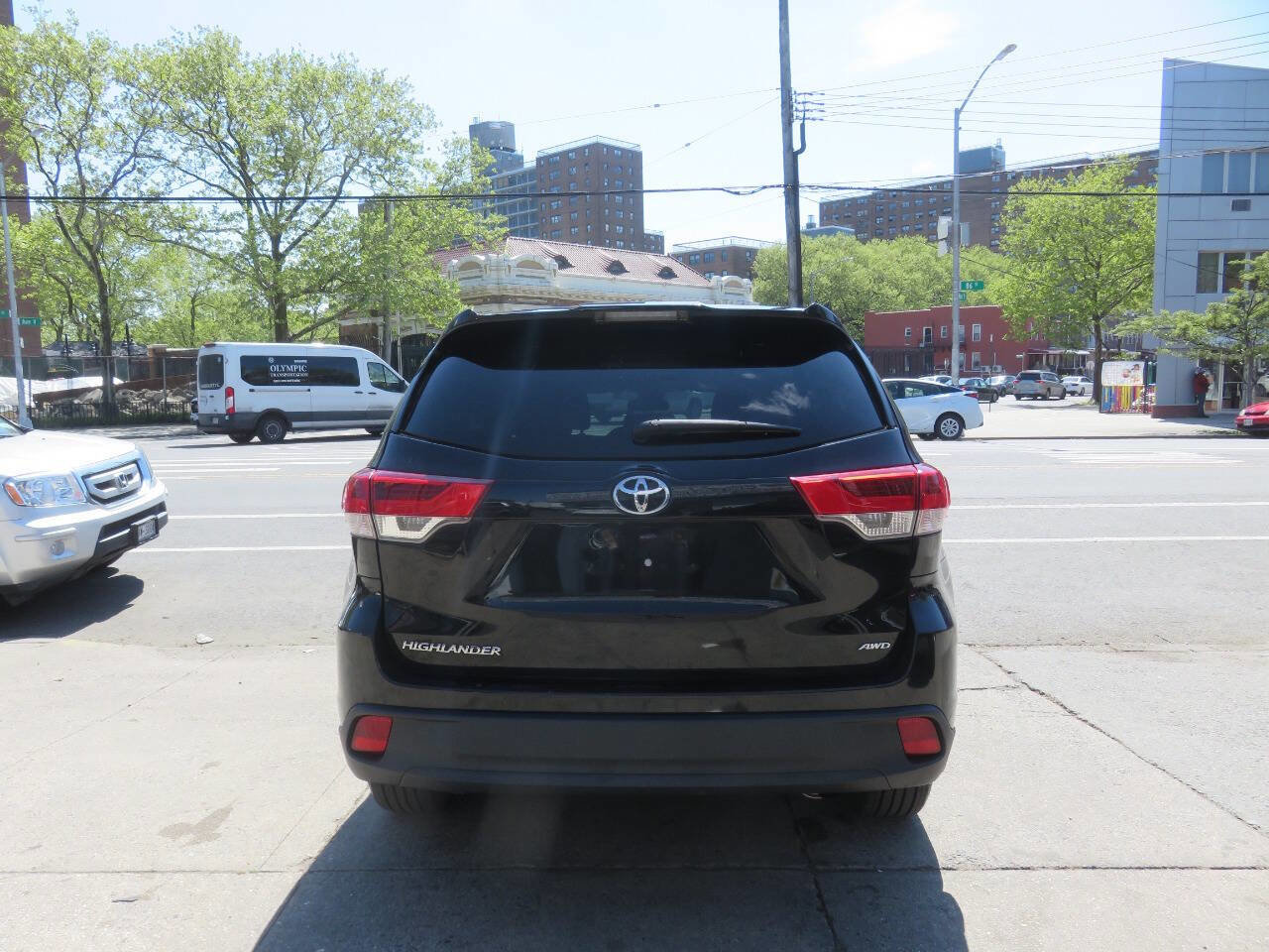 Used 2019 Toyota Highlander LE AWD/4WD image 8