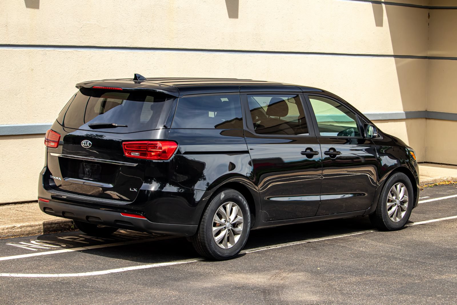 Used 2021 Kia Sedona LX FWD image 8