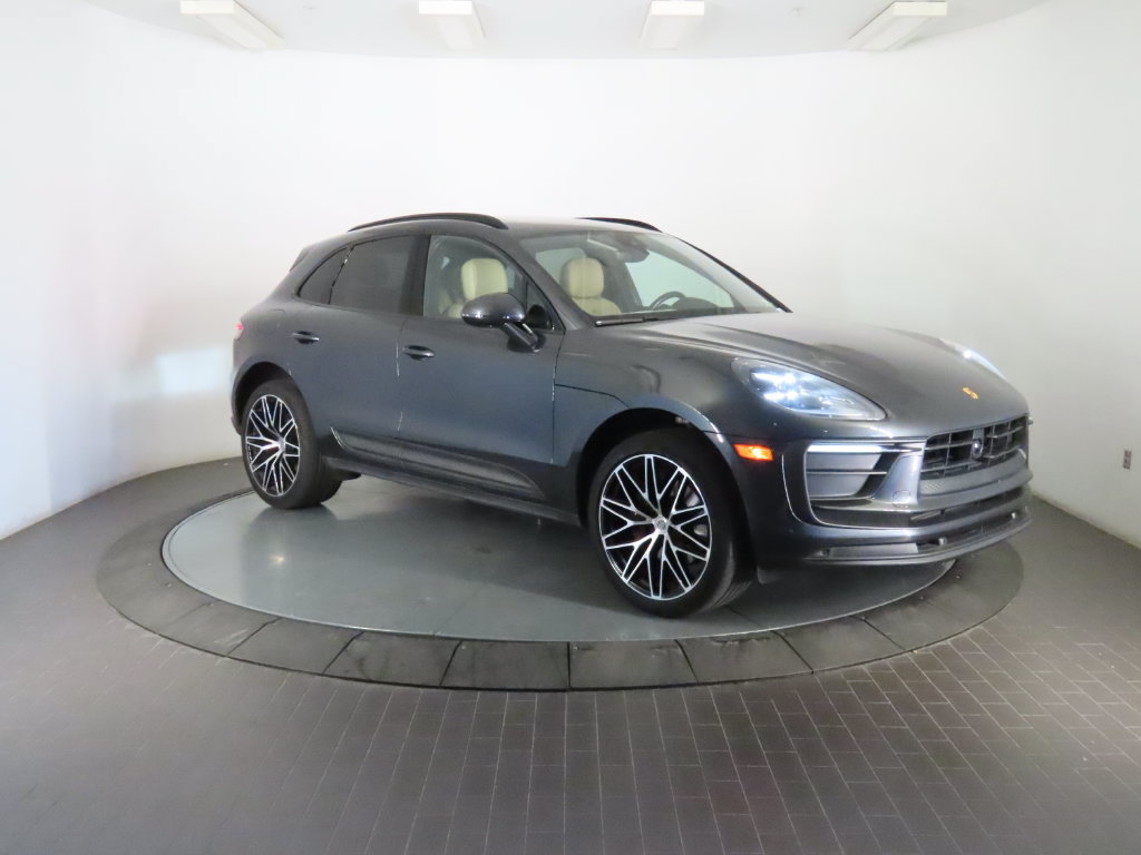 Certified 2023 Porsche Macan AWD/4WD image 9