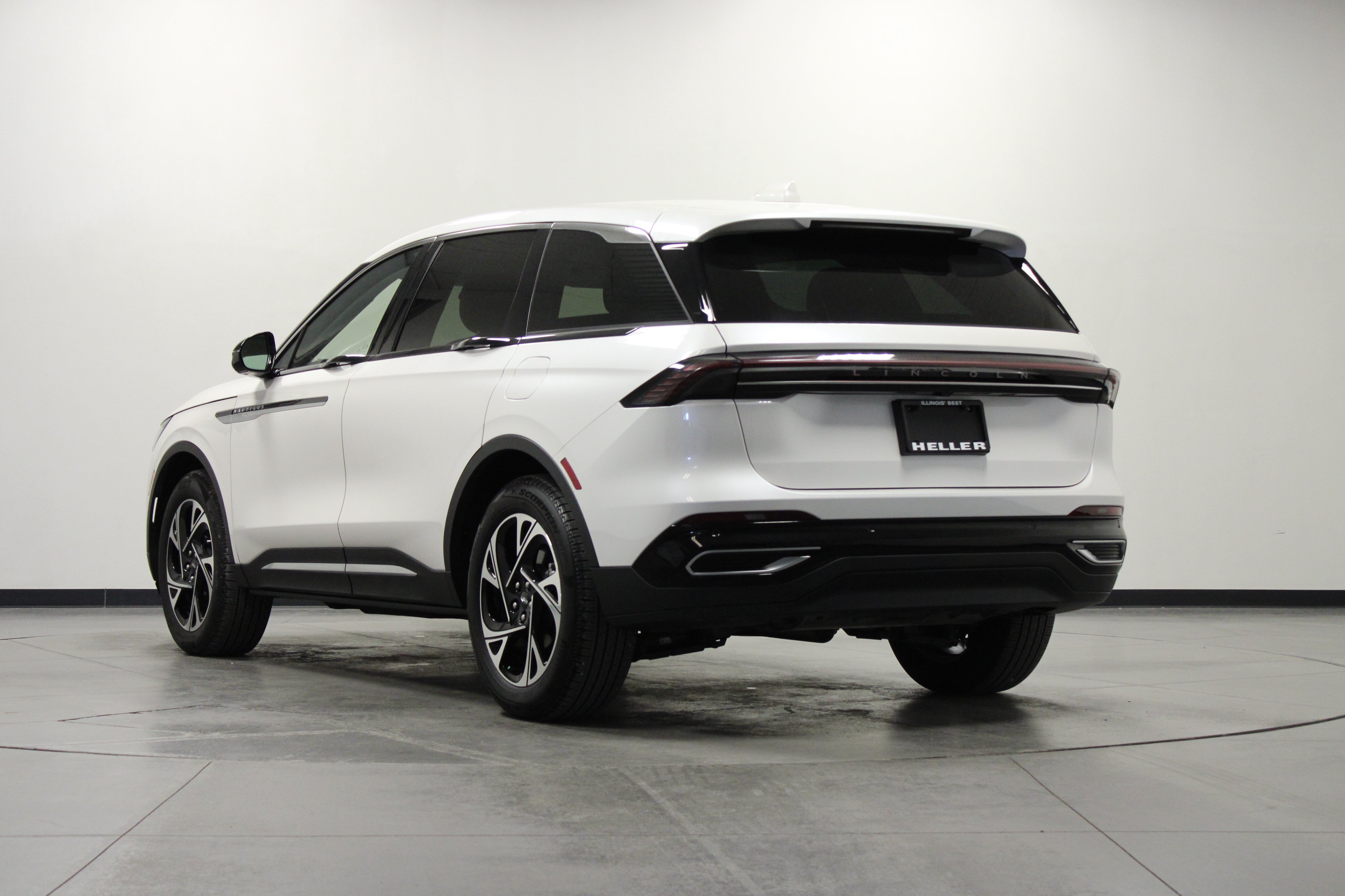 Used 2026 Lincoln Nautilus Premier AWD/4WD image 6
