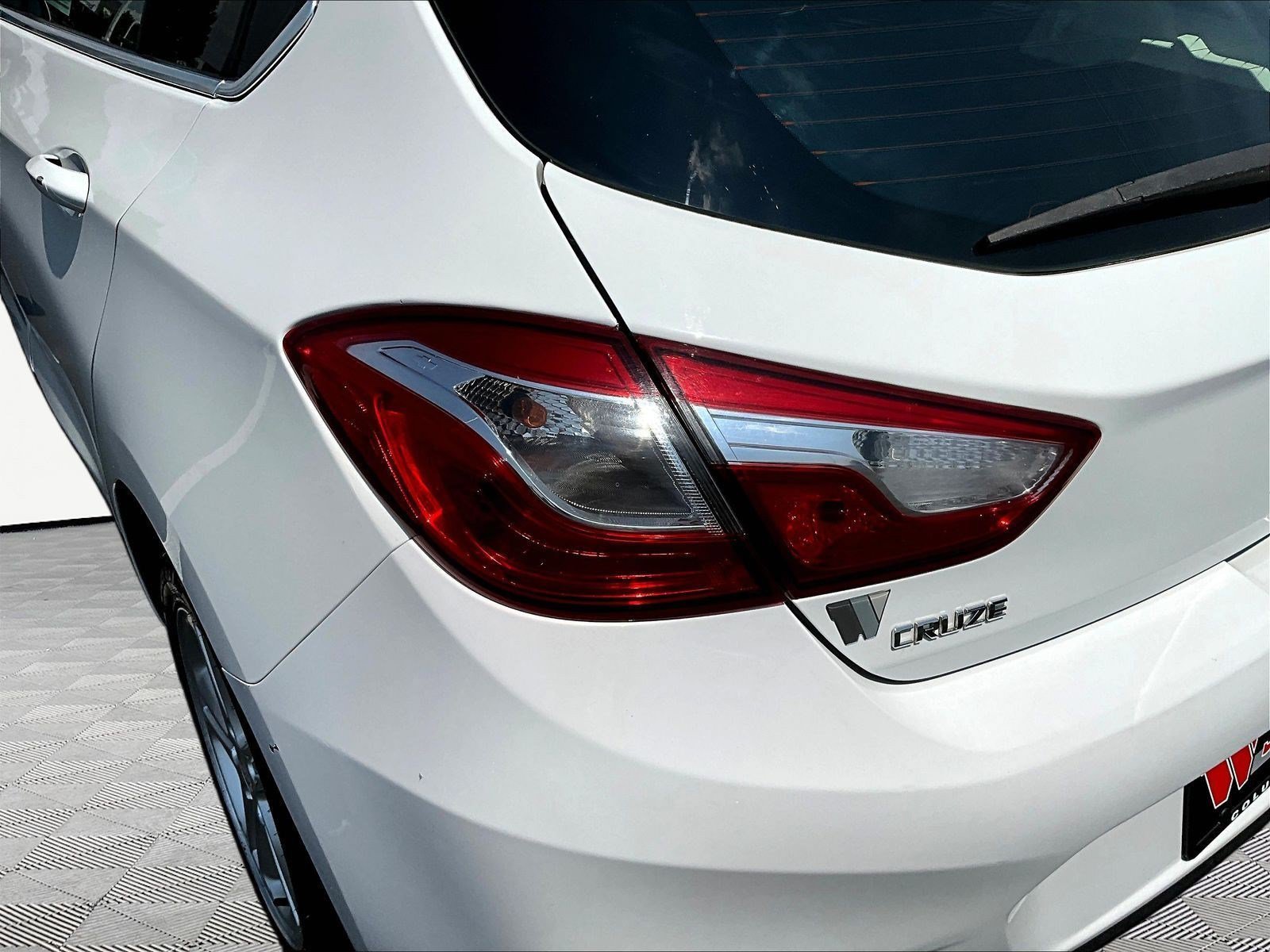 Used 2018 Chevrolet Cruze LT w/ Convenience Package FWD image 23