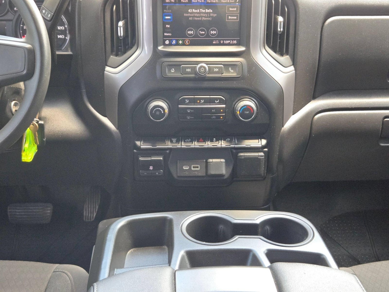 Used 2022 Chevrolet Silverado 2500 Custom w/ Custom Value Package AWD/4WD image 17