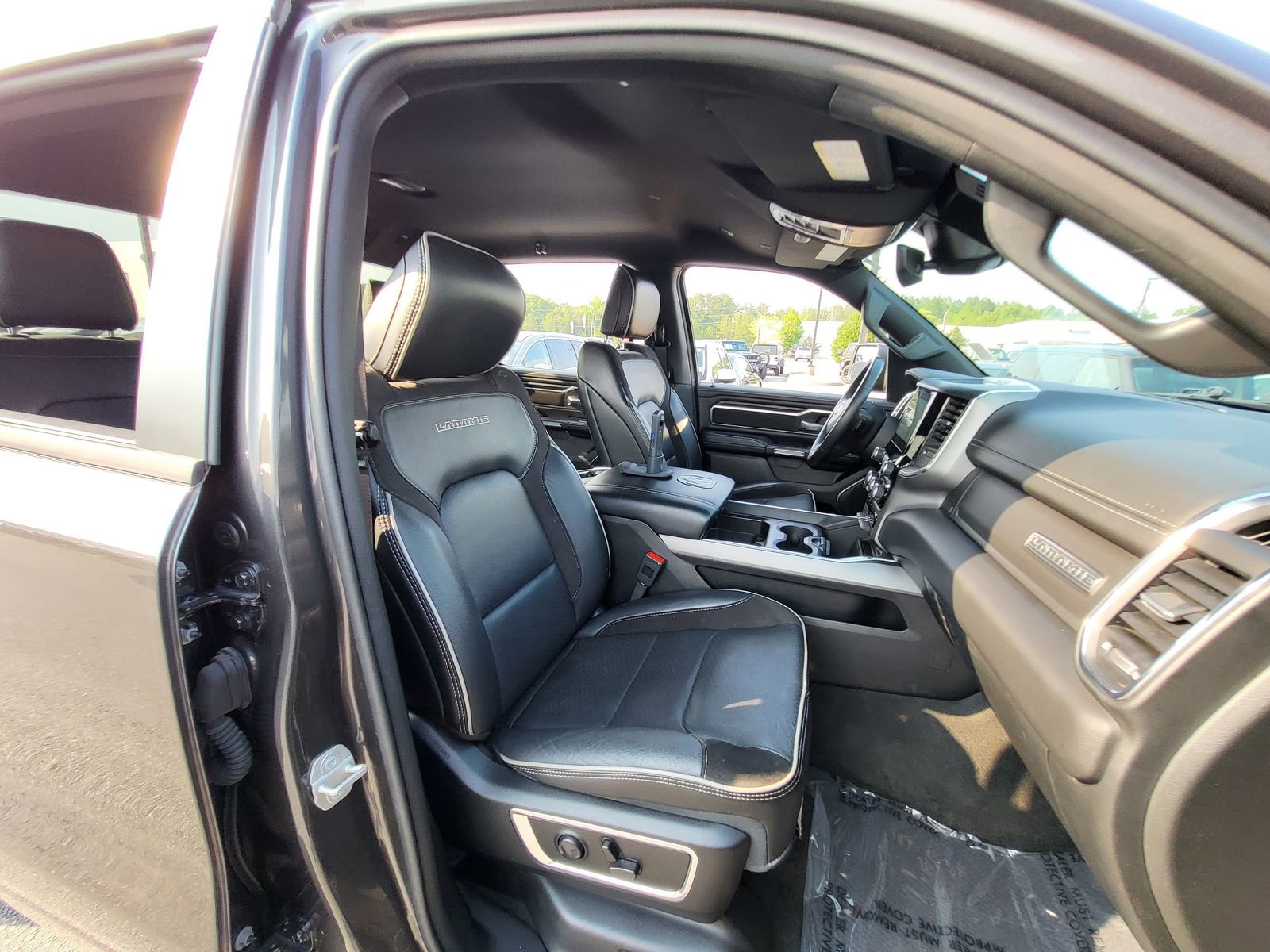 Used 2024 RAM 1500 Laramie image 12