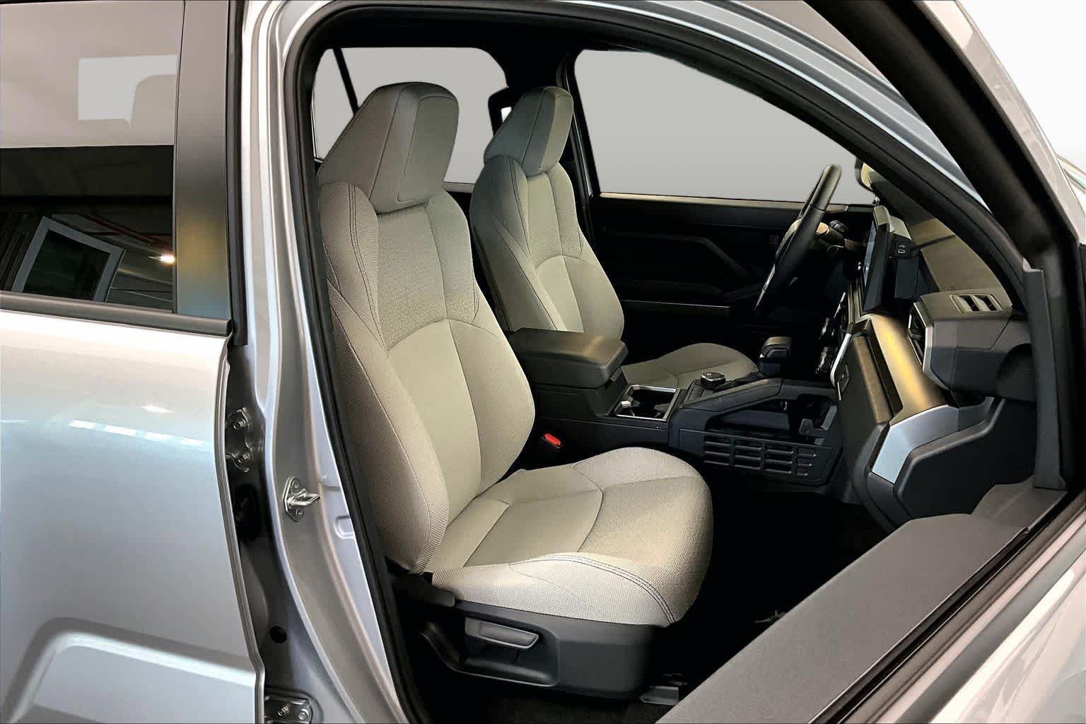 Used 2025 Toyota 4Runner SR5 RWD image 9