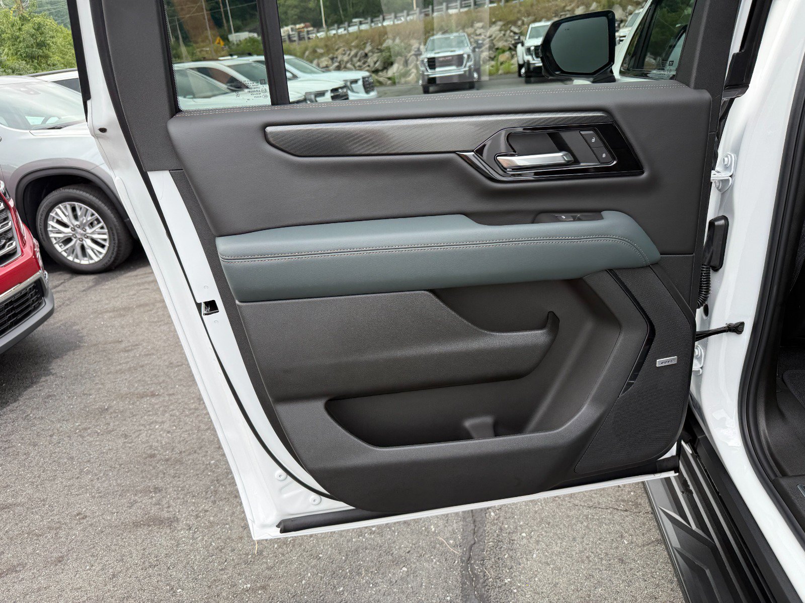 New 2026 GMC Yukon XL AT4 AWD/4WD image 18
