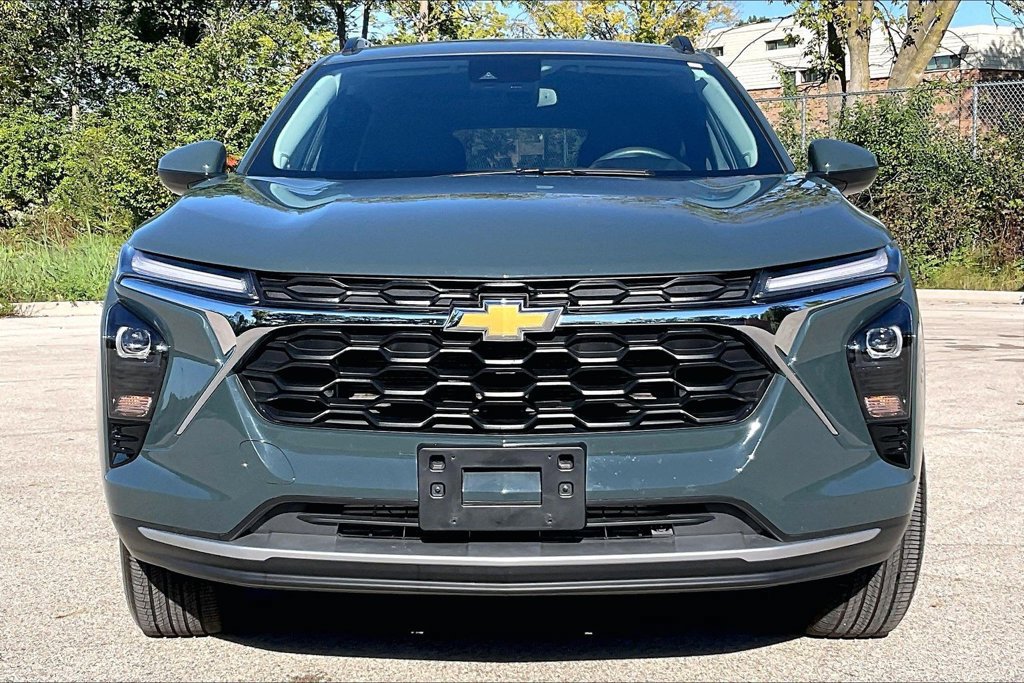 Used 2025 Chevrolet Trax LT w/ Driver Confidence Package FWD image 3