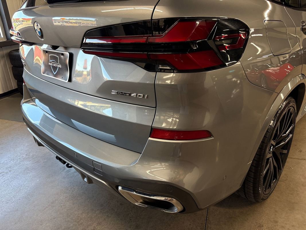 Used 2024 BMW X5 sDrive40i w/ M Sport Package image 23