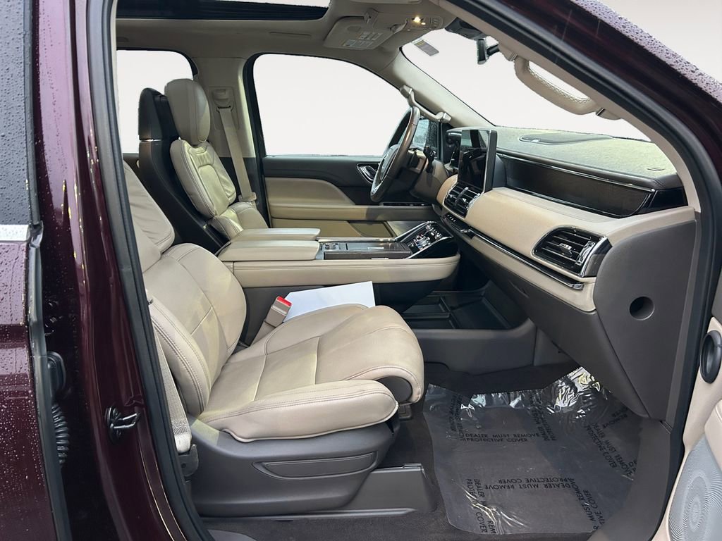 Used 2023 Lincoln Navigator Reserve image 10