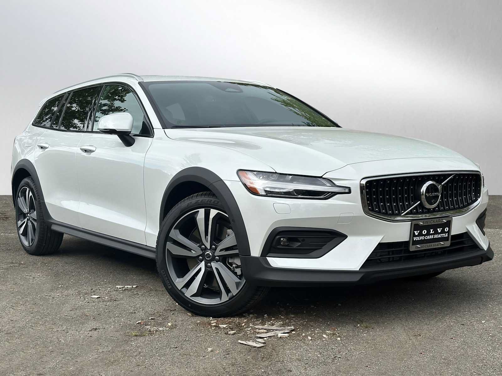 New 2026 Volvo V60 B5 Cross Country Plus w/ Climate Package AWD/4WD image 1