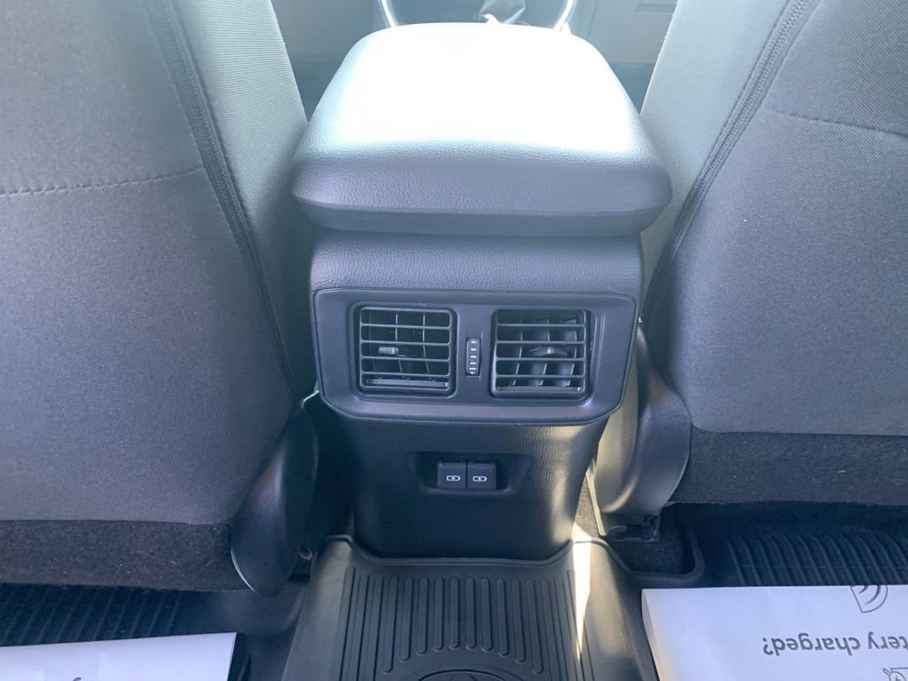 Used 2025 Toyota RAV4 XLE AWD/4WD image 15