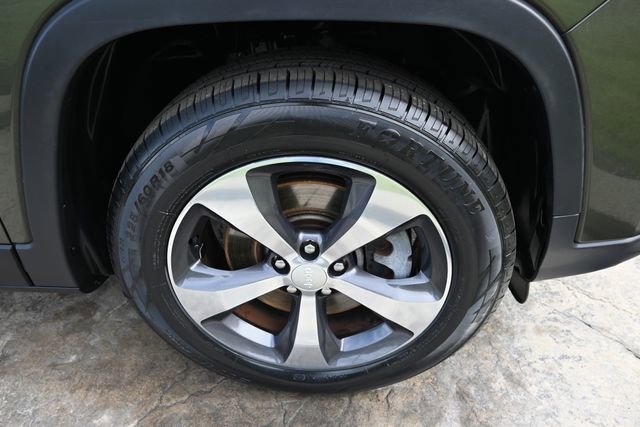 Used 2019 Jeep Cherokee Limited AWD/4WD image 11