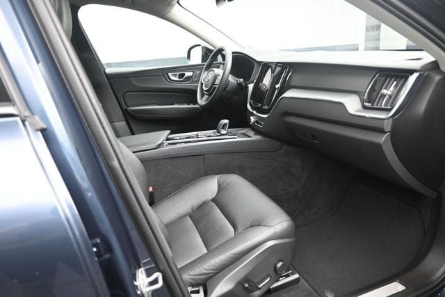 Certified 2024 Volvo XC60 B5 Core AWD/4WD image 28