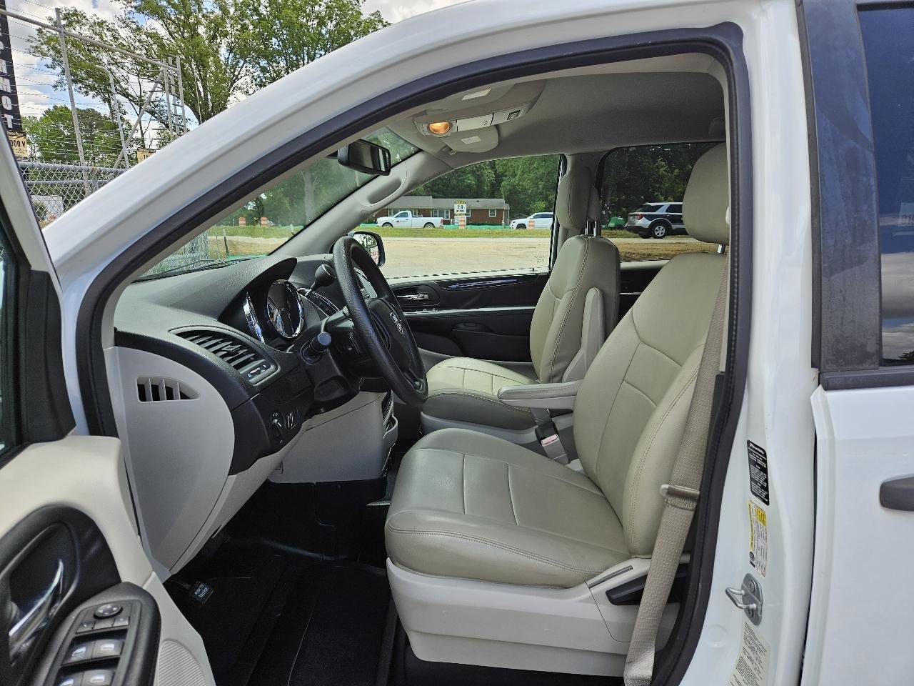 Used 2019 Dodge Grand Caravan SE w/ Power Convenience Group I FWD image 27