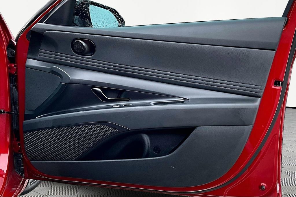 Used 2025 Hyundai Elantra Sport image 24