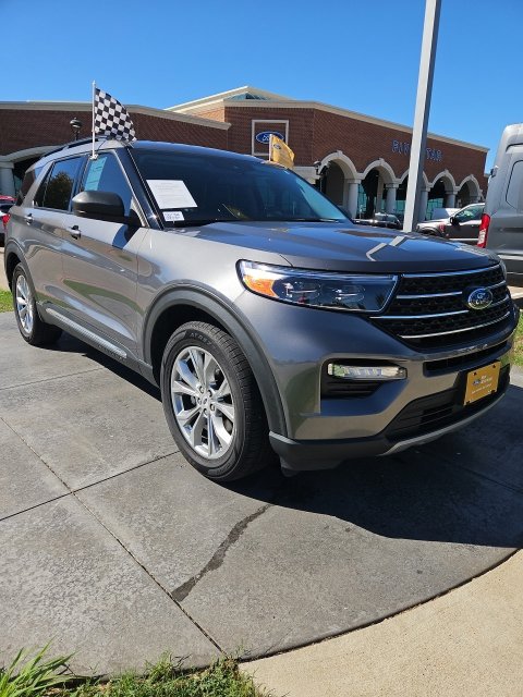 Certified 2021 Ford Explorer XLT w/ Equipment Group 202A RWD image 2
