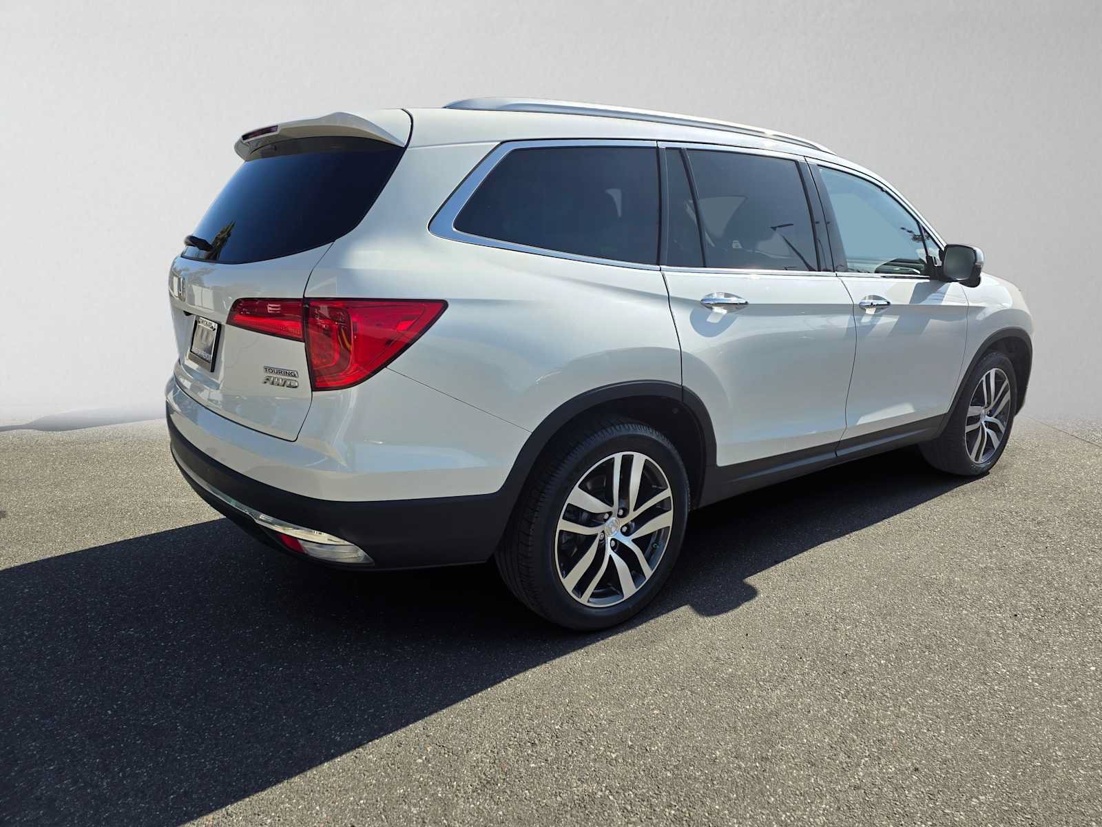 Used 2018 Honda Pilot Touring image 3