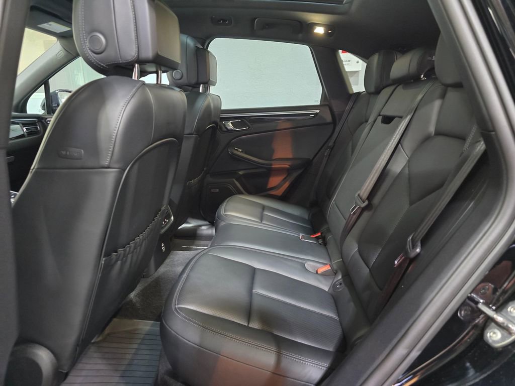 Used 2024 Porsche Macan image 26