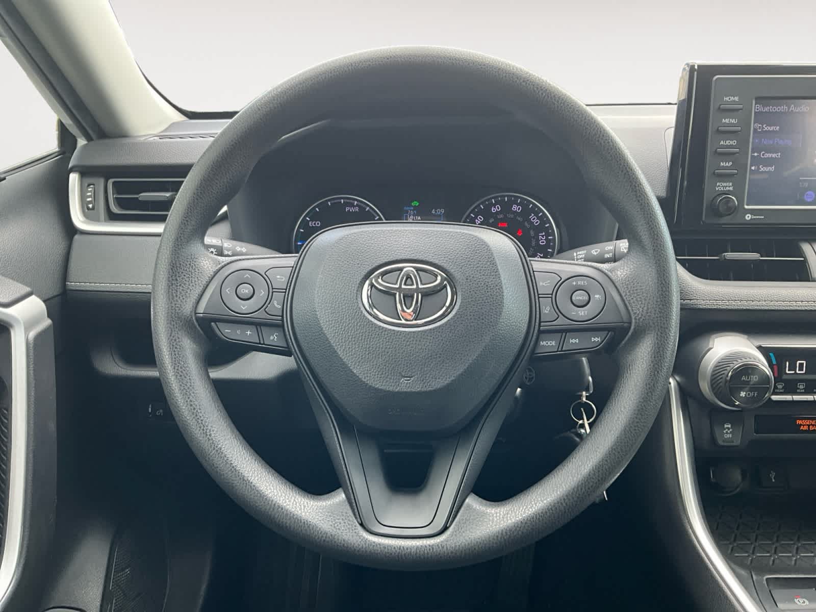 Used 2022 Toyota RAV4 LE AWD/4WD image 12