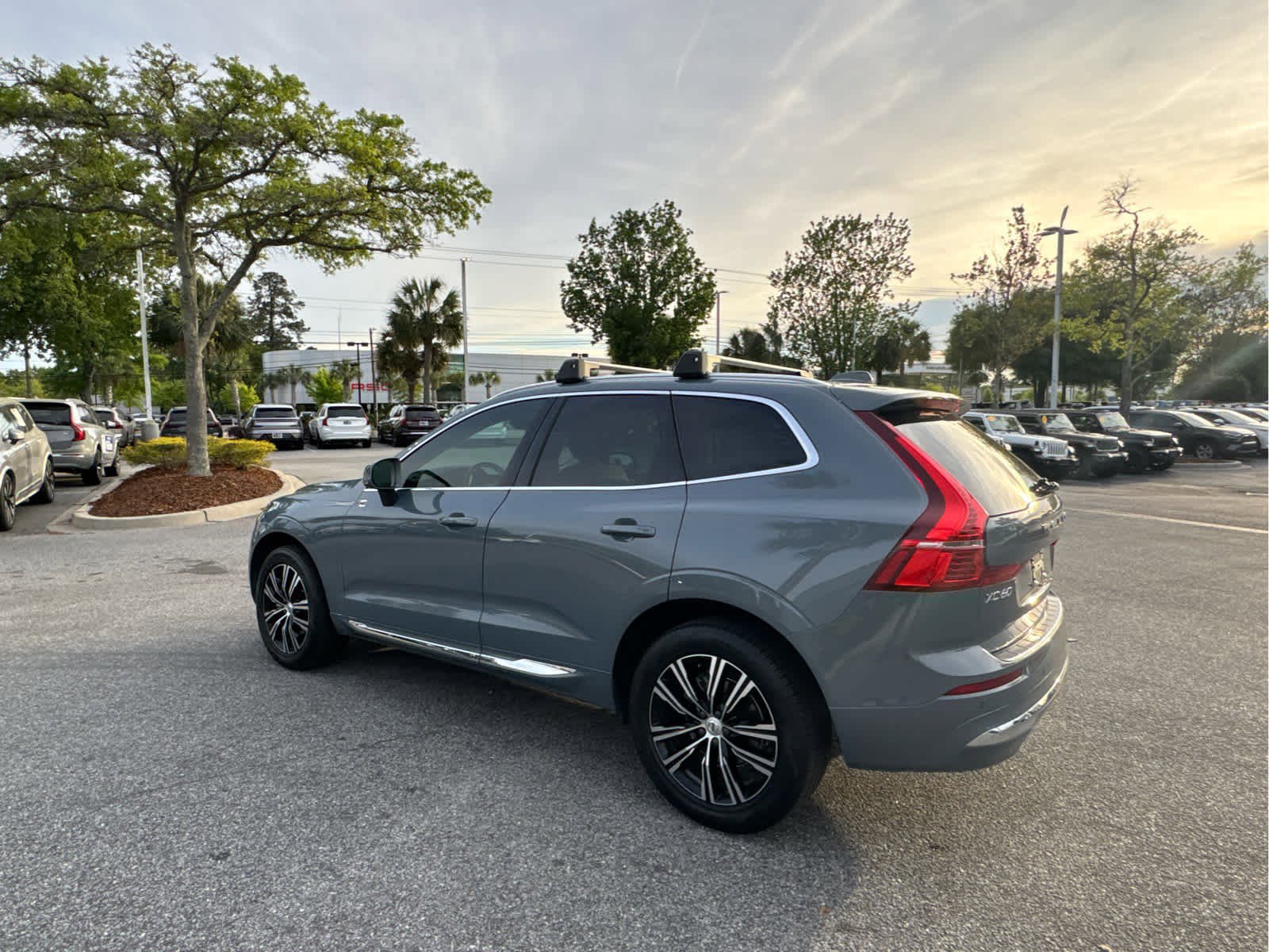 Used 2022 Volvo XC60 B5 Inscription w/ Protection Package Premier image 18