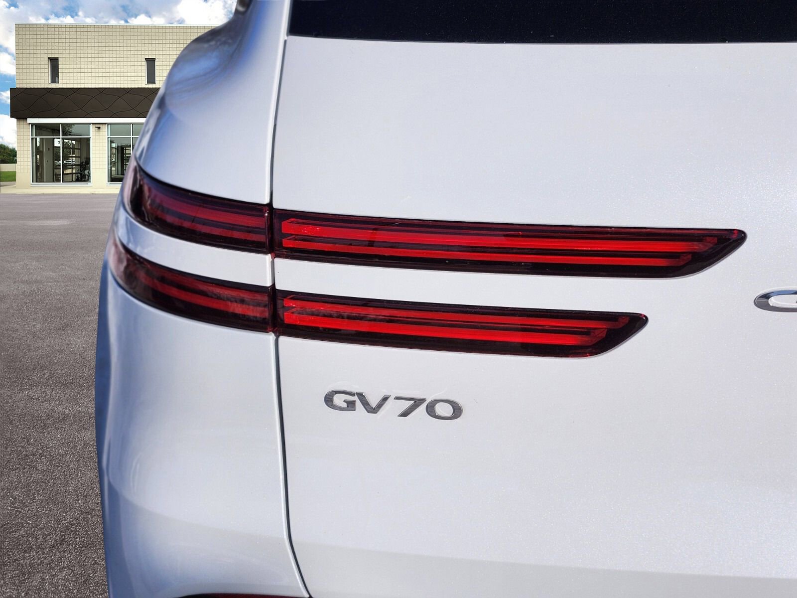 Used 2025 Genesis GV70 3.5T Sport w/ Sport Advanced Package image 9