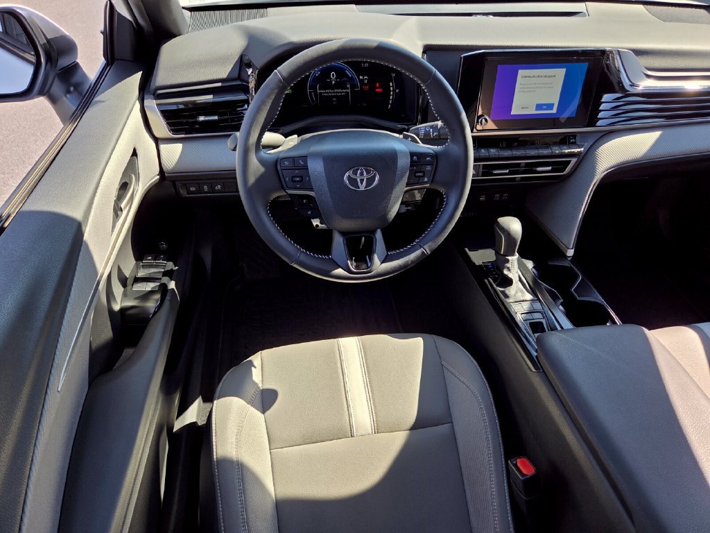 Used 2025 Toyota Camry SE FWD image 7