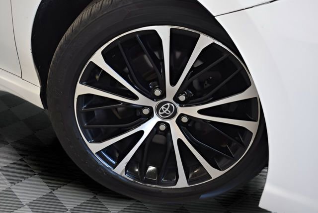 Used 2020 Toyota Camry SE w/ Carpet Mat Package FWD image 28