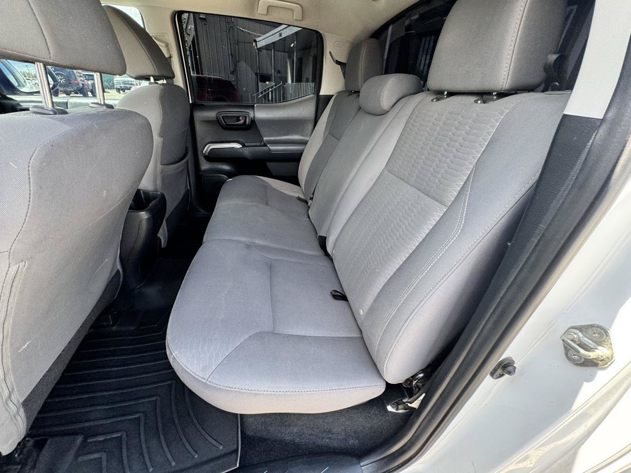 Used 2019 Toyota Tacoma SR5 AWD/4WD image 15