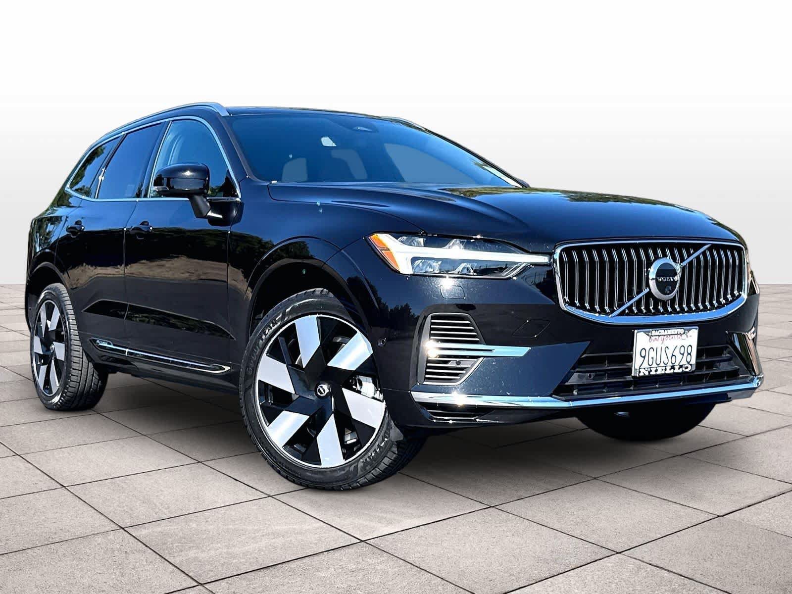 Used 2023 Volvo XC60 T8 Plus AWD/4WD image 2