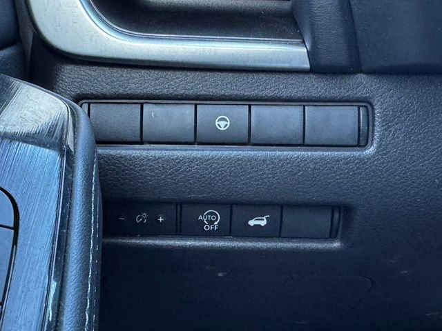 Used 2025 Nissan Rogue SV image 25