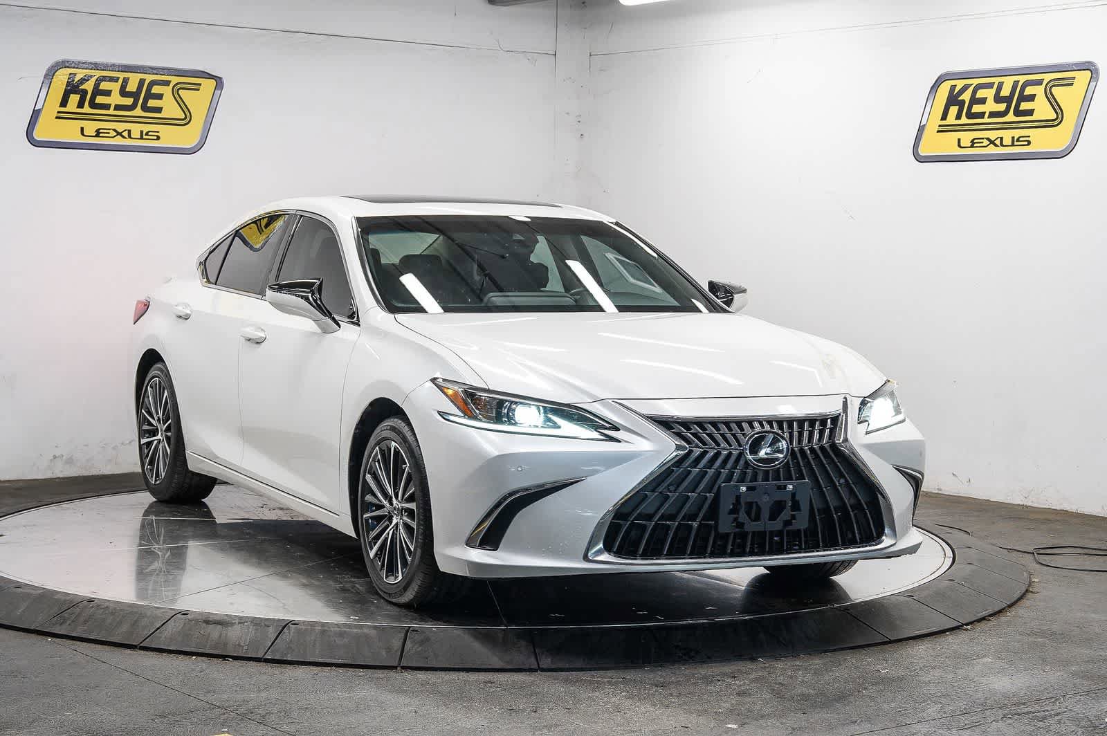 Used 2023 Lexus ES 300h w/ Premium Package FWD image 5