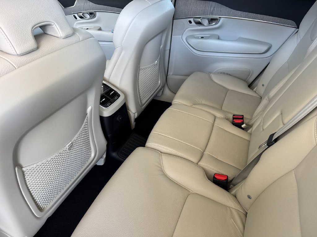 Certified 2025 Volvo XC90 T8 Plus w/ Protection Package Premier AWD/4WD image 11