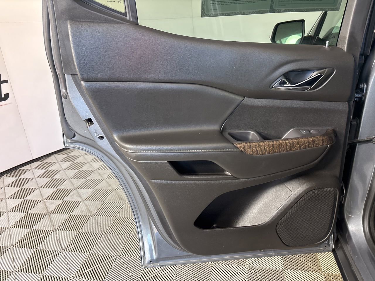 Used 2022 GMC Acadia Denali w/ Denali Ultimate Package image 22