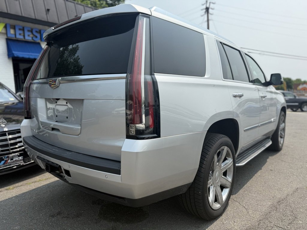 Used 2016 Cadillac Escalade Luxury image 2