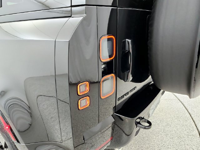New 2026 Land Rover Defender 110 V8 AWD/4WD image 31
