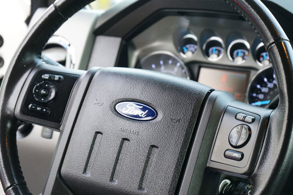 Used 2012 Ford F350 Lariat w/ Lariat Interior Pkg image 13